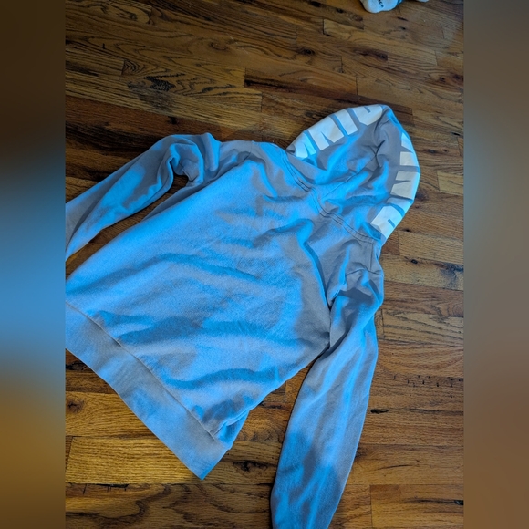 Victoria's Secret‎ PINK Light Purple Hoodie - Picture 3 of 3